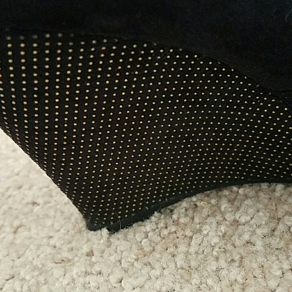 Shoes - Picture 2 of 4